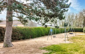 Children’s area - 2 bedroom nice home in Westende (Westende)
