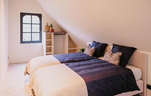 Travel cot, free WiFi - Gorgeous home in Knesselare with sauna (Knesselare)