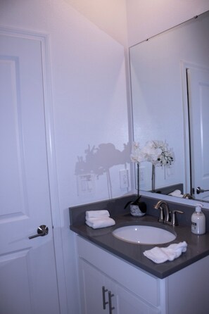 Savon, shampoing, papier toilette