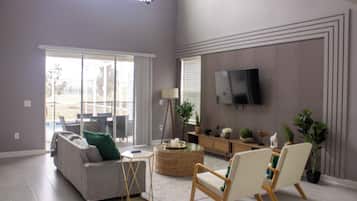 Basic Room, Lake View | Living area | TV, Netflix, Hulu, streaming services