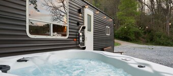 Tesla Camp, Riverside, Hot Tub & Mountain Views