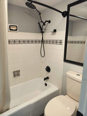 Bathroom - 1-bedroom condo in delightful, Arcadia area, Phoenix, AZ w/AC (Phoenix)
