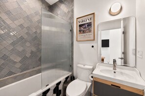 Hair dryer - Washington Park 1BR w Parking - Walk Everywhere (Cincinnati)