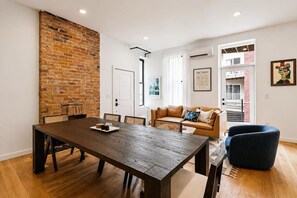 Interior - Washington Park 2BR w Parking - Walk to All (Cincinnati)