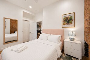 Desk, iron/ironing board, WiFi, bed sheets - Washington Park 2BR w Parking - Walk to All (Cincinnati)