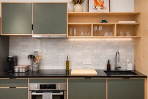 Fridge, microwave, oven, stovetop - Washington Park 2BR w Parking - Walk to All (Cincinnati)