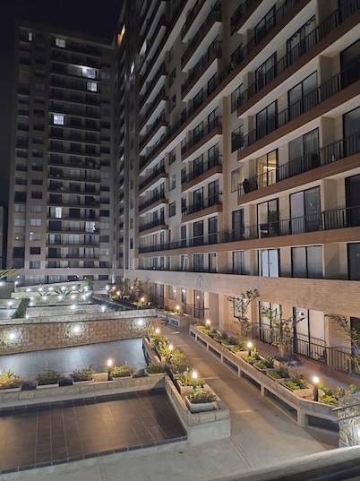 Modern 2BR apartment near FOSCAL, Ardila Lülle and HIC