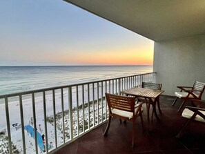 Outdoor dining - New Listing - Fresh Calendar | Beachfront Condo | Private Balcony | Pool (Gulf Shores)