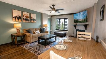 Smart TV, fireplace