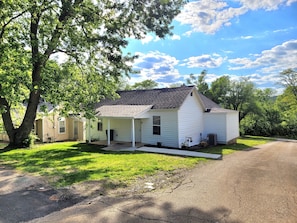 Exterior - Cozy 2-bedroom house in Park Hills (Park Hills)