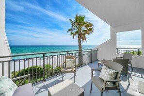 Property grounds - The Coastal View Gulf Front Condo in Seagrove Beach Sleeps 7 with a Pool (Santa Rosa Beach)