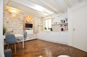Dining - Pisinium Old Town Apartment (Rovinj)
