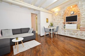 Living area - Pisinium Old Town Apartment (Rovinj)