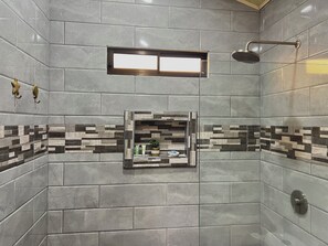 Towels, soap, shampoo, toilet paper - Vrbo Property (La Fortuna)