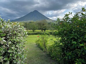 Property grounds - Arenal Volcano View Villa | King Bed & Jacuzzi (La Fortuna)