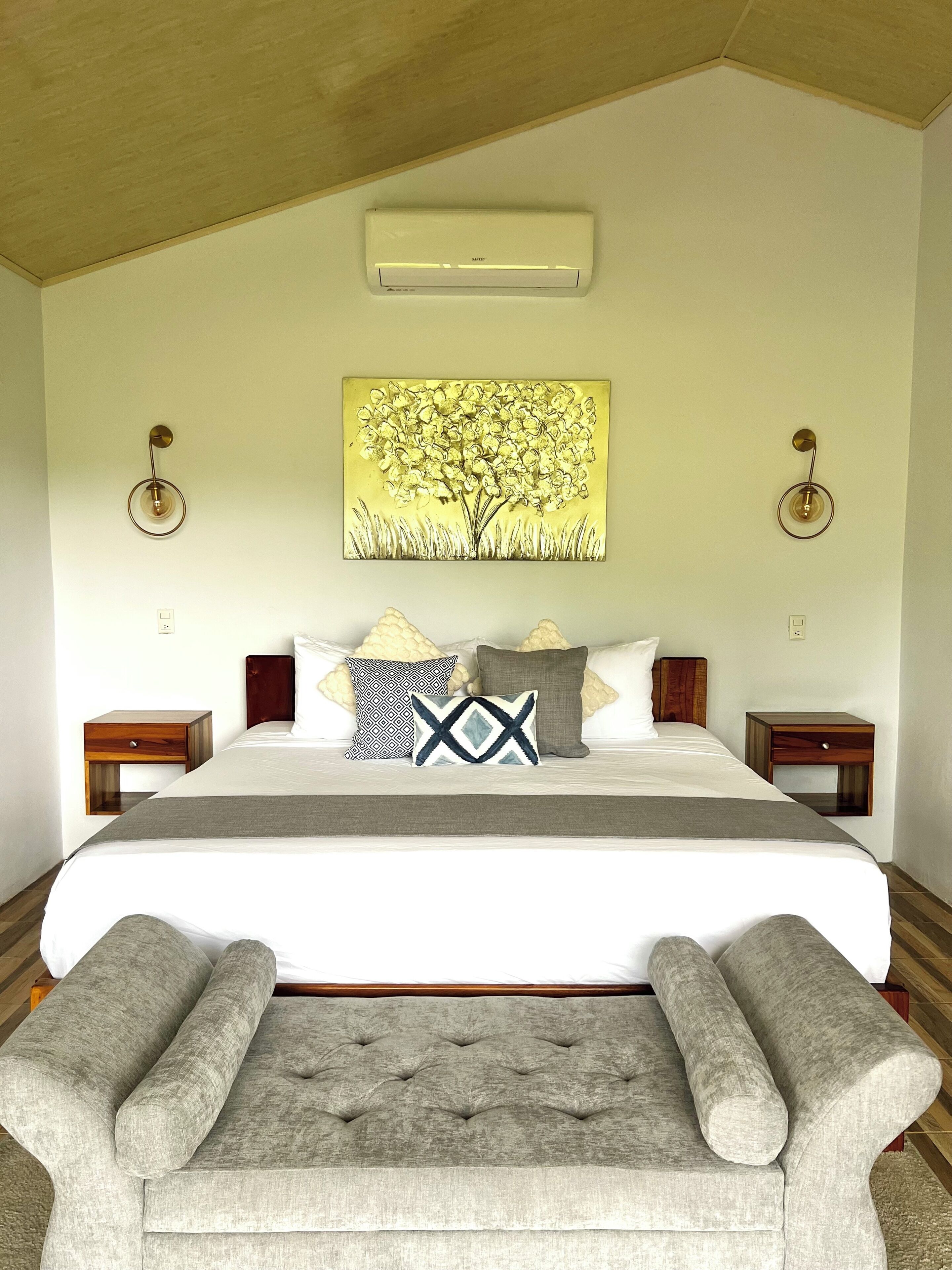 1 bedroom, in-room safe, desk, free WiFi