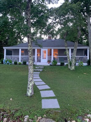 Exterior - Charming 4-bedroom cottage on Lake Wequaquet (Barnstable)