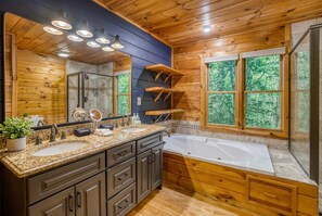 Shower, hair dryer, towels, shampoo - Mtn Views • Sleeps 20 • Game Room • Outdoor Fun (Cabbage Patch)