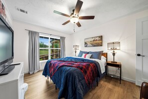 3 Schlafzimmer, Schreibtisch, Bügeleisen/Bügelbrett, Reisekinderbett