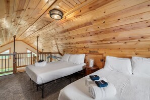 3 bedrooms, desk, WiFi, bed sheets - The Angostura Cabin - Lake View (Hot Springs)