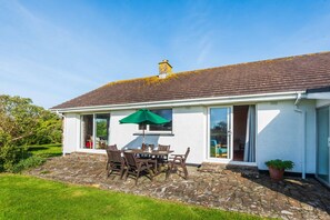 Outdoor dining - Escallonia, short walk to beach at Constantine (Constantine Bay)