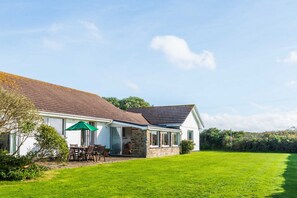 Exterior - Escallonia, short walk to beach at Constantine (Constantine Bay)
