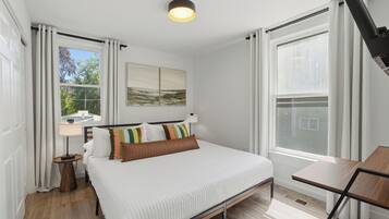 2 quartos, ferros/tábuas de passar roupa, Wi-Fi, roupa de cama