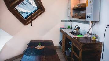 Mini-fridge, cookware/dishes/utensils
