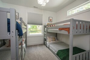 Desk, iron/ironing board, WiFi, bed sheets - 3BR Retreat w/ Deck + Fire Pit | Sleeps 8 | Free Tix (Hendersonville)