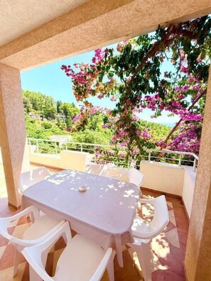 Superior Apartment, Sea View | Outdoor dining - Casa Liburnia (Ulcinj)