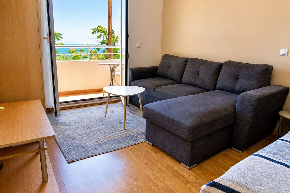 Superior Apartment, 2 Bedrooms, Sea View | Desk, soundproofing, WiFi (free), individually decorated
