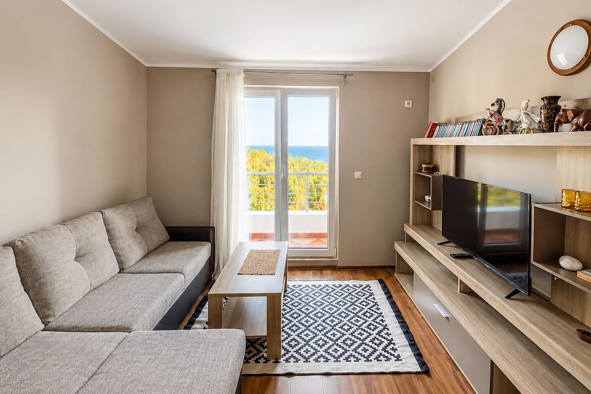Deluxe Penthouse, Terrace, Sea View | Living room | 30-inch Smart TV with satellite channels, Netflix, streaming services