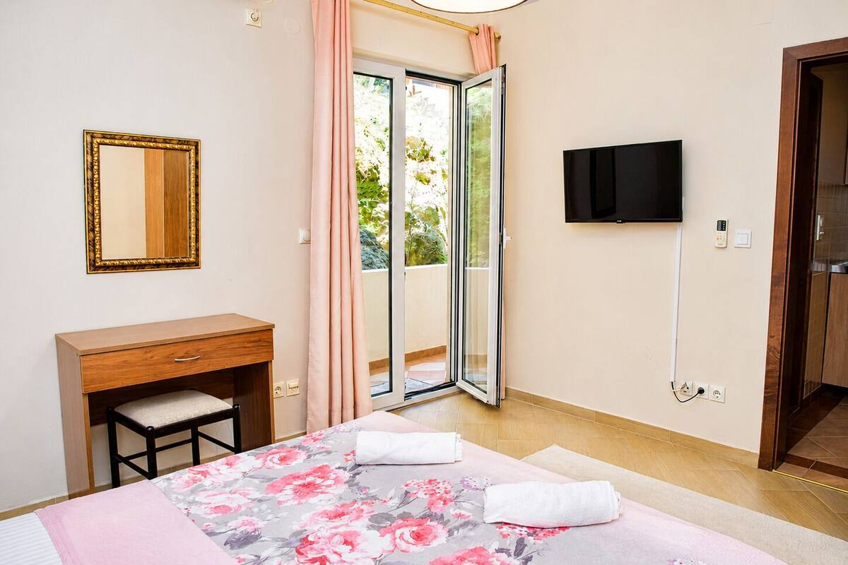 Comfort Double Room, Terrace, Garden View | Desk, soundproofing, WiFi (free), individually decorated