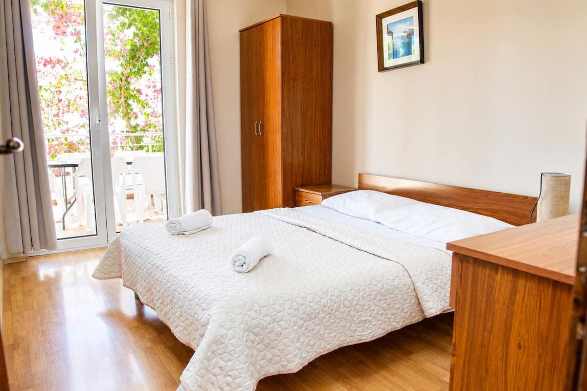 Comfort Apartment, 2 Bedrooms, Sea View | Desk, soundproofing, WiFi (free), individually decorated
