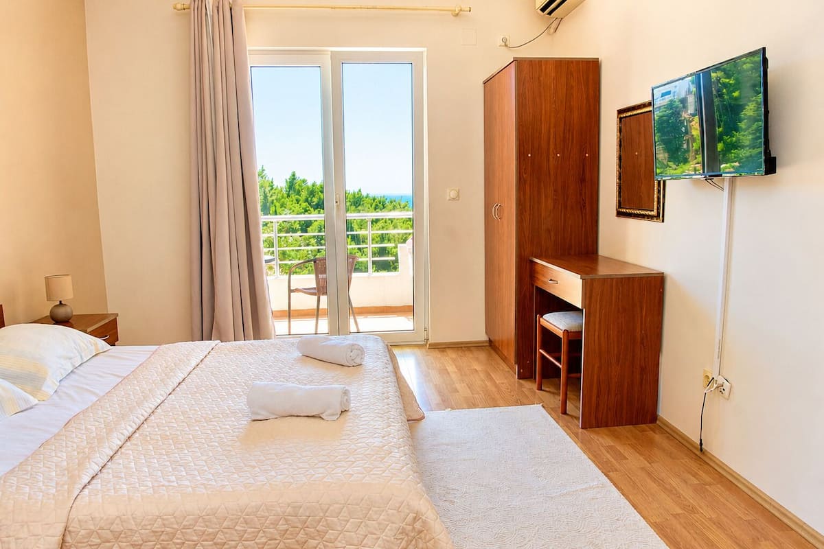 Comfort Triple Room, Terrace, Sea View | Desk, soundproofing, WiFi (free), individually decorated