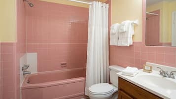 Standardzimmer, 2 Queen-Betten, Nichtraucher | Badezimmer | Handtücher