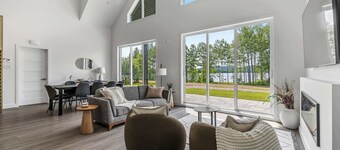 Le 83  Chalet moderne sur lac navigable avec spa