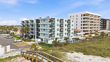 Condo (1 Bedroom) | Property amenity