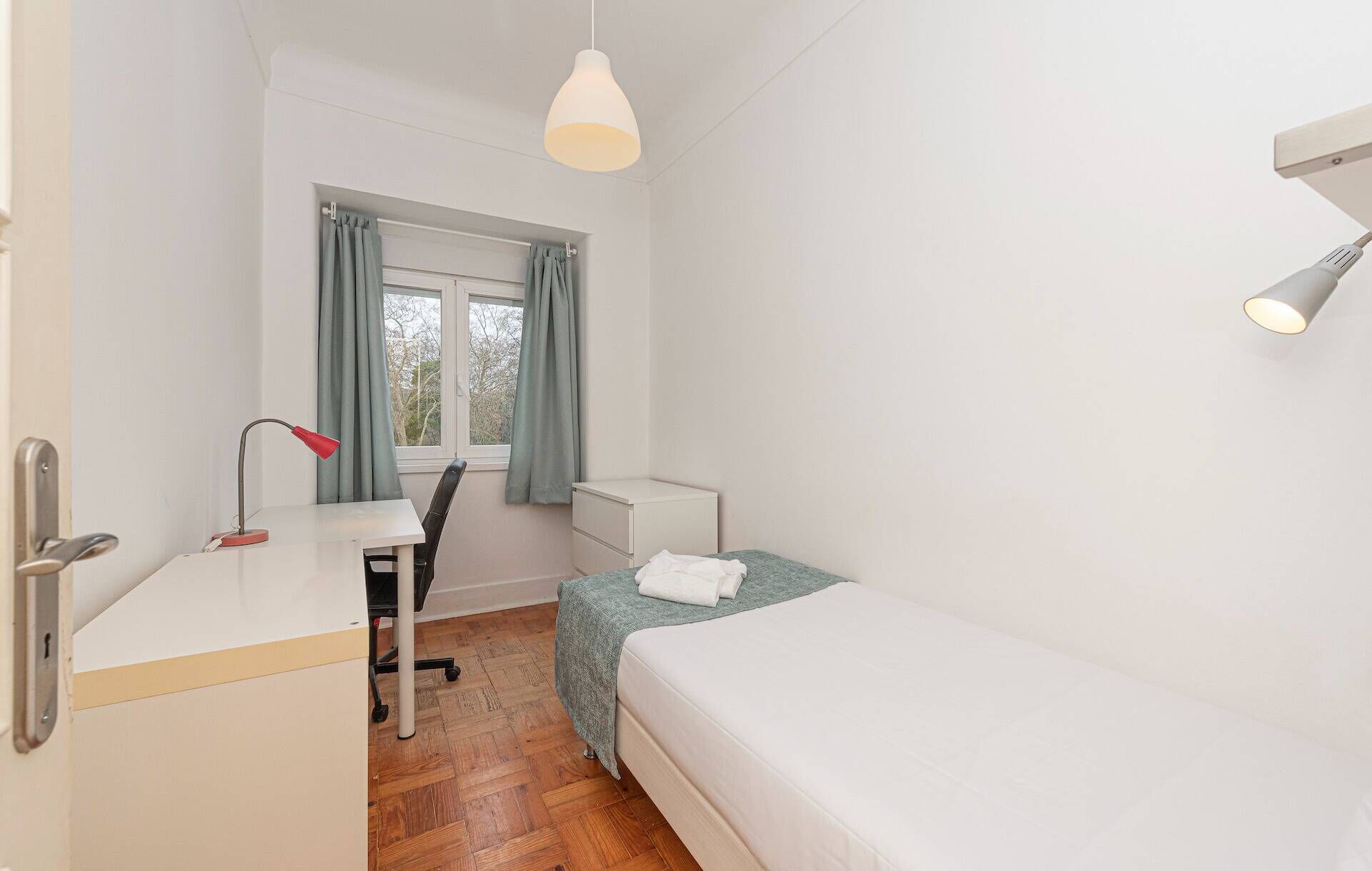 4 chambres, fer et planche à repasser, accès Internet, draps fournis