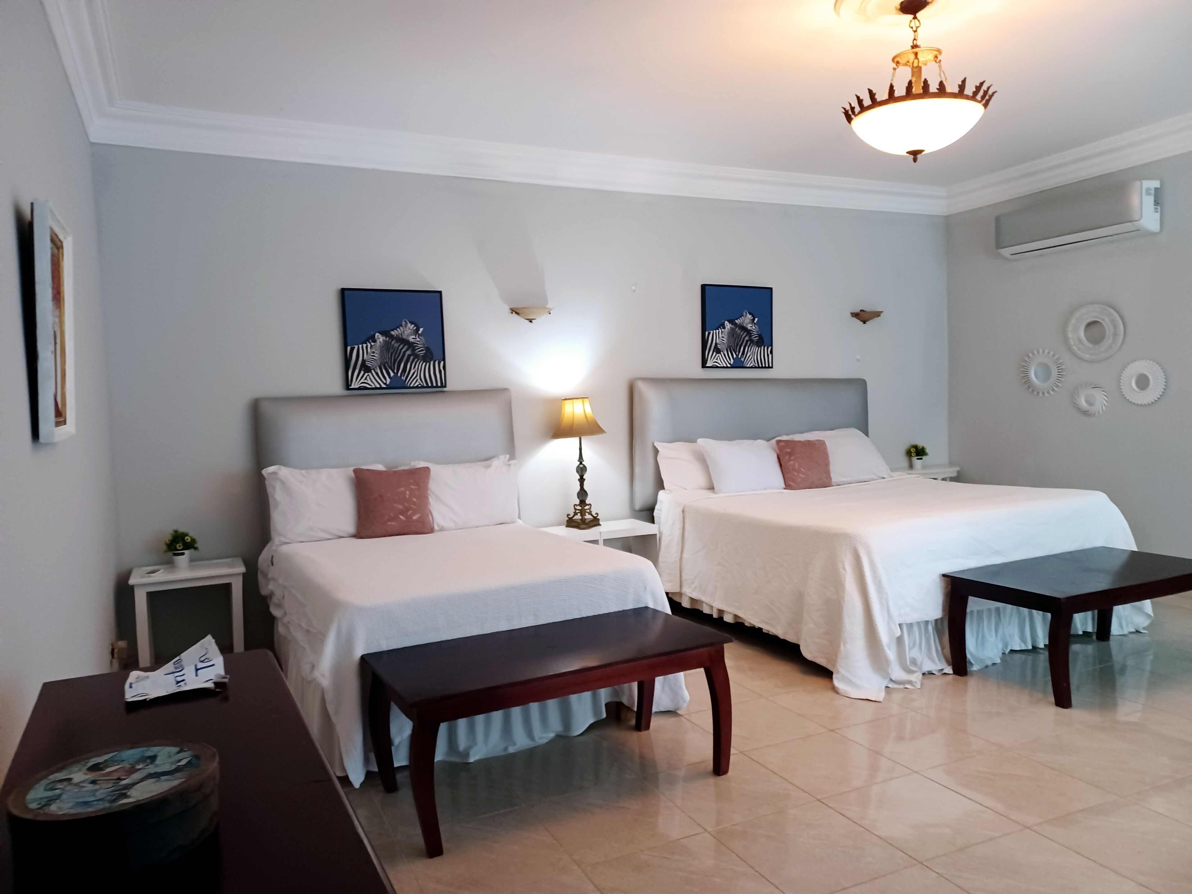 6 chambres, fer et planche à repasser, Wi-Fi gratuit, draps fournis