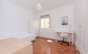 Iron/ironing board, Internet, bed sheets - HOUZE Spacious Apartment in Lapa near Riverside (Lisboa)