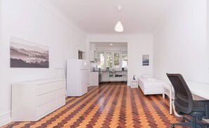 Iron/ironing board, Internet, bed sheets - HOUZE Spacious Apartment in Lapa near Riverside (Lisboa)