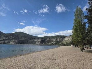 Beach nearby - Stunning home in Trout Creek nestled between two of Okanagan's BEST beaches! (Summerland)
