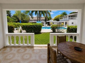 Outdoor dining - Poolside 2BR Condo on Pedro Clisante (Sosúa)