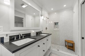 Douche, serviettes fournies