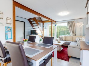 Villa | Dining - Home Near Manteling Forest (Oostkapelle)
