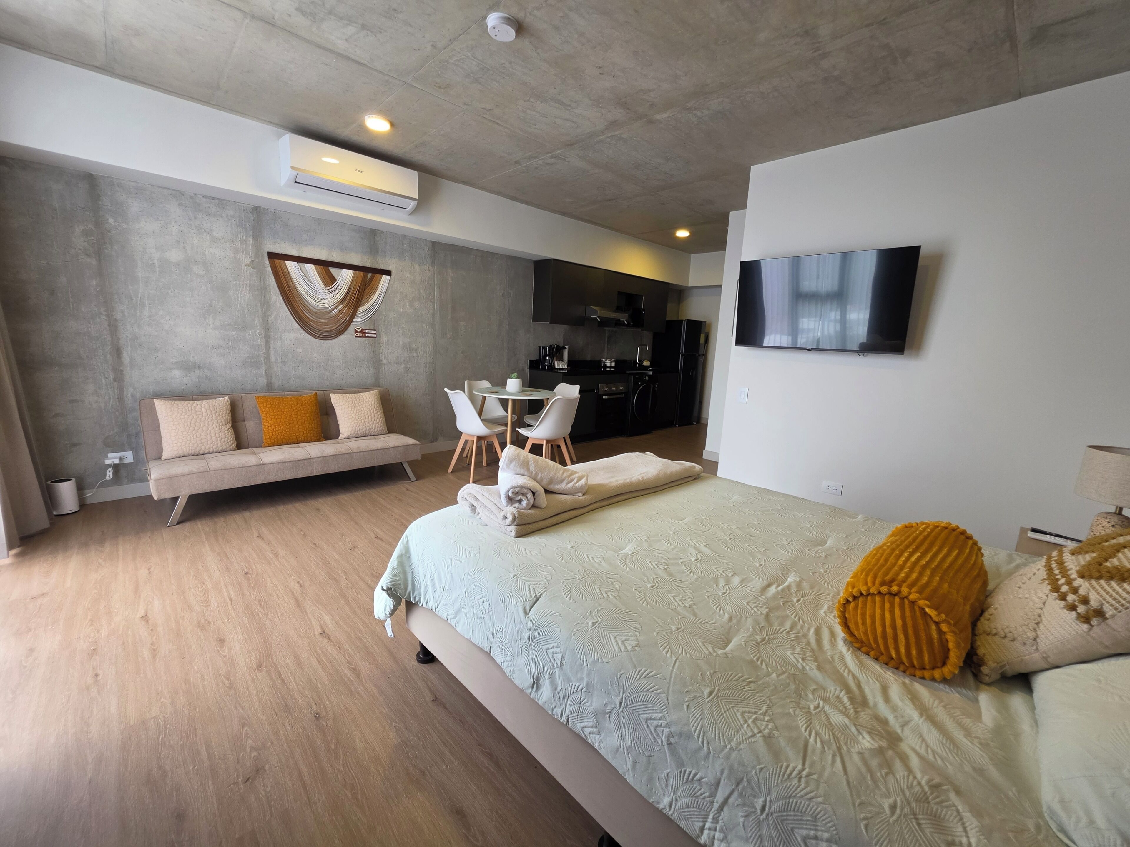 1 chambre, fer et planche à repasser, Wi-Fi, draps fournis