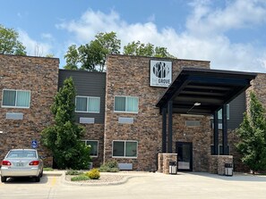 Exterior - The Grove Inn And Suites (Eagle Grove)