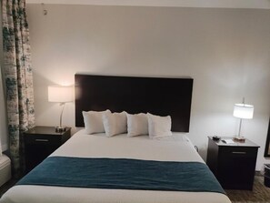Desk, laptop workspace, blackout drapes, iron/ironing board - The Grove Inn And Suites (Eagle Grove)