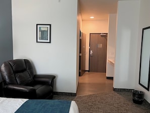 Standard Room, 1 King Bed, Non Smoking | Desk, laptop workspace, blackout curtains, iron/ironing board
